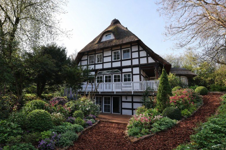 S�dansicht mit Begr�nungsbeispiel H�llhorst Villa Exklusive Villa mit Wellnessbereich, Pool & gro�em Grundst�ck