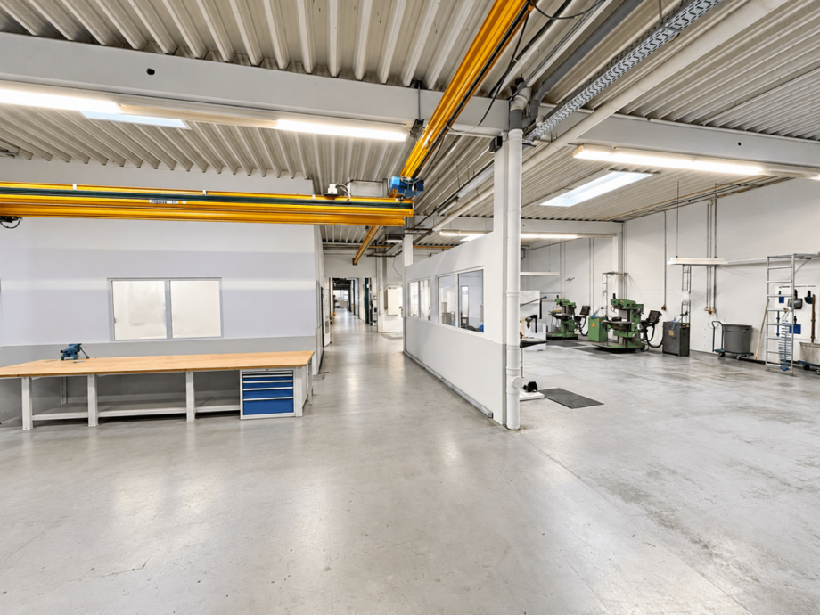 Gewerbefl�che Halle / Lager / Produktion L�bbecke