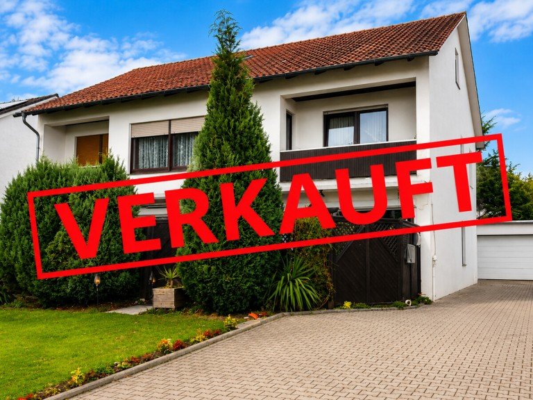 ChatGPT Image 12. Mai 2026, 18_32_24 Espelkamp Zweifamilienhaus RESERVIERT! Gro�z�giges Zweifamilienhaus Gestringen- perfekt f�r Gro�familien oder Kapitalanleger