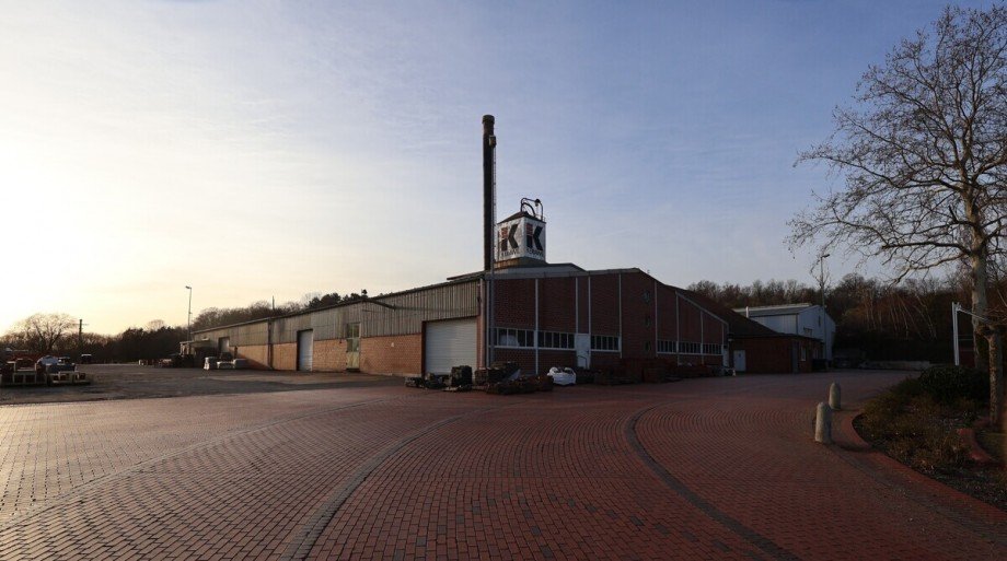 Au�en Halle / Lager / Produktion L�hne