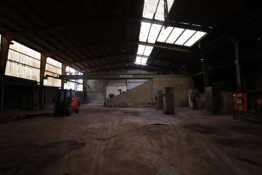 Halle Halle / Lager / Produktion L�hne