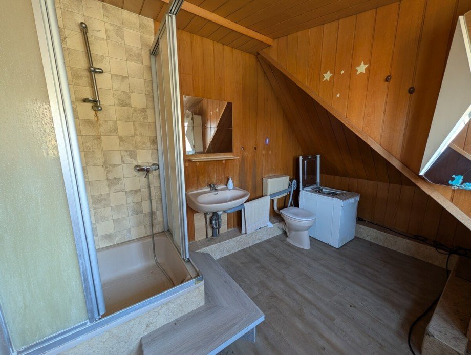 Bad DG Mehrfamilienhaus L�hne / Besebruch
