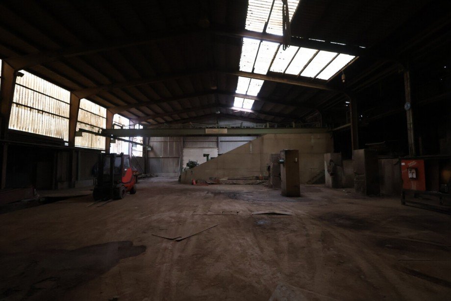Halle Halle / Lager / Produktion L�hne
