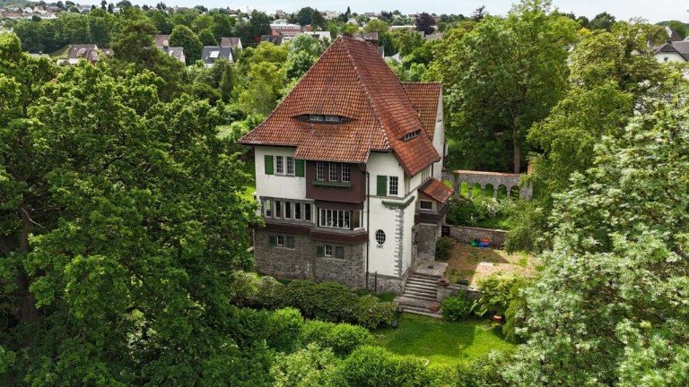 Titelbild Vlotho Haus Denkmalgesch�tzte Fabrikantenvilla an der Weser Parkgrundst�ck mit drei zus�tzlichen Baupl�tzen