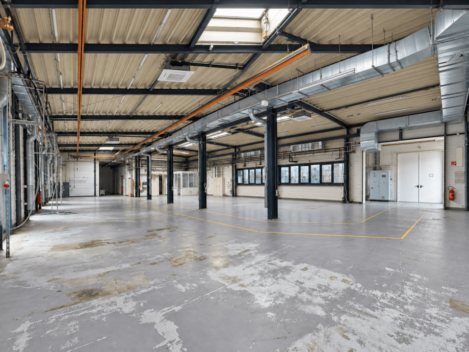 Halle s�d ost Halle / Lager / Produktion L�bbecke