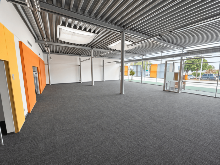 Gewerbefl�che Halle / Lager / Produktion L�bbecke